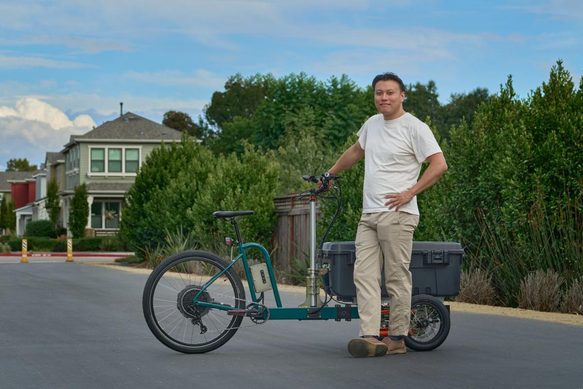 James Nee '15 of Vivant Cycleworks stands with one of his cargo e-bikes. James Nee '15 of Vivant Cycleworks stands with one of his cargo e-bikes.