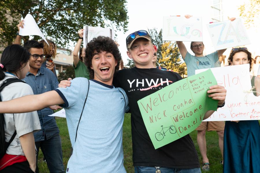 SIBB 2023 - Students holding welcome signs SIBB 2023 - Students holding welcome signs