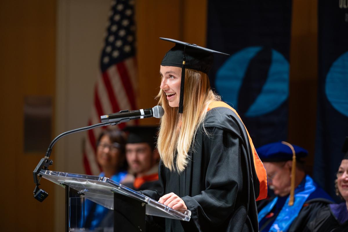Ally Bell '24 speaks on behalf of Olin alumni at President Lee's inauguration.